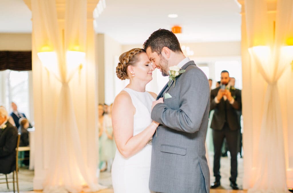 Real Richmond Wedding | Carrie and Taylor at The Dominion Club in Glen Allen, VA