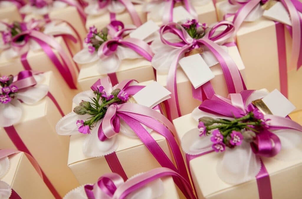 Trendy, Inexpensive Wedding Favors and How to Buy Them